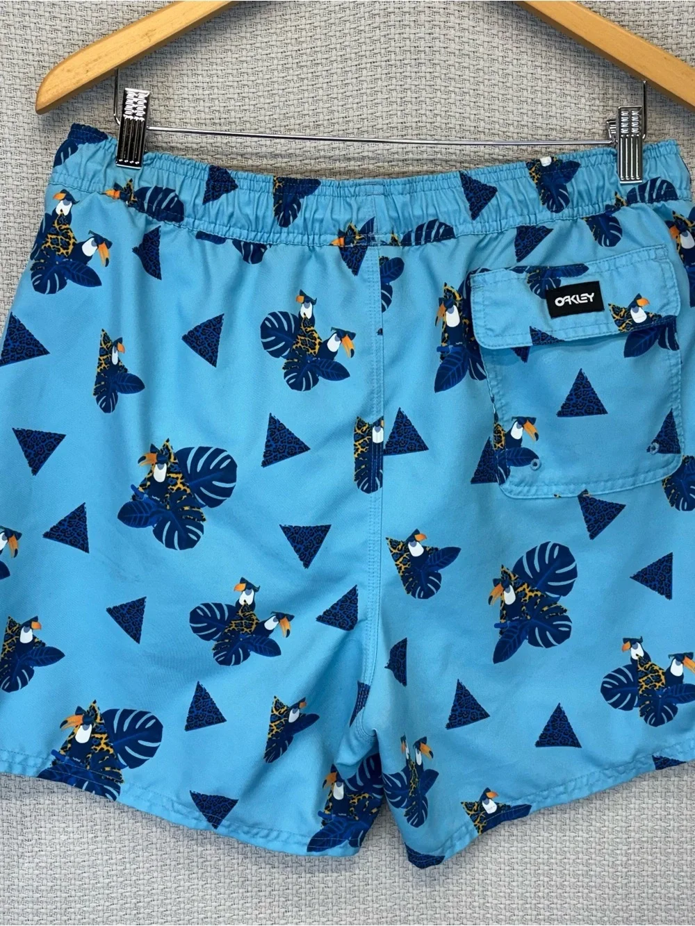 Oakley Men’s Toucan Tropics Beach Bathing Suit Shorts Large Blue Beach Fun EUC
